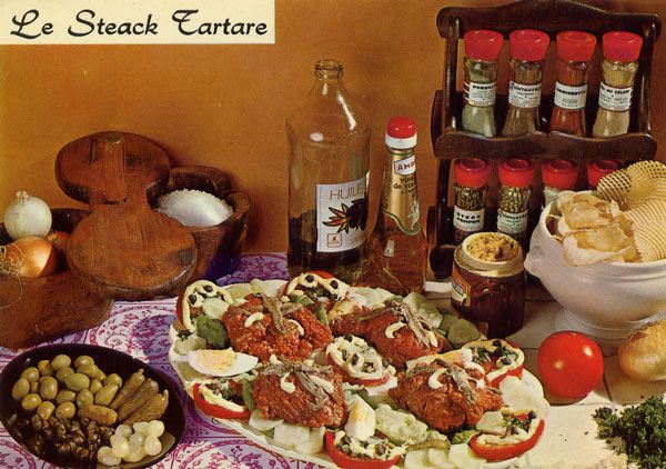Cartes Postales Pop et  Kitsch des années 50, 70 et 70 - Pop and kitsch vintage postcards from the fifties, the sixties and the seventies : A table !? / Regrettable food