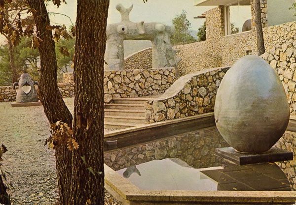 Cartes Postales Pop et  Kitsch des années 50, 70 et 70 - Pop and kitsch vintage postcards from the fifties, the sixties and the seventies : Fondation M. et A. MAEGHT St. PAUL France