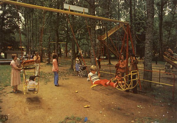Cartes Postales Pop et  Kitsch des années 50, 70 et 70 - Pop and kitsch vintage postcards from the fifties, the sixties and the seventies : Jeux de plein air