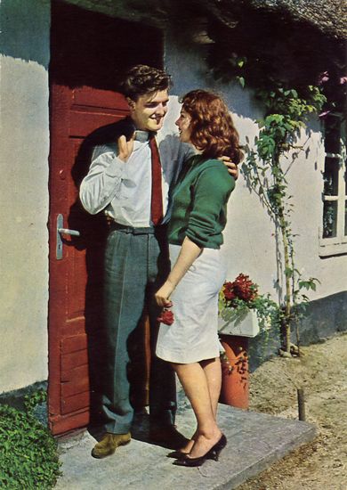 Cartes Postales Pop et  Kitsch des années 50, 70 et 70 - Pop and kitsch vintage postcards from the fifties, the sixties and the seventies : L'amour est dans le pré