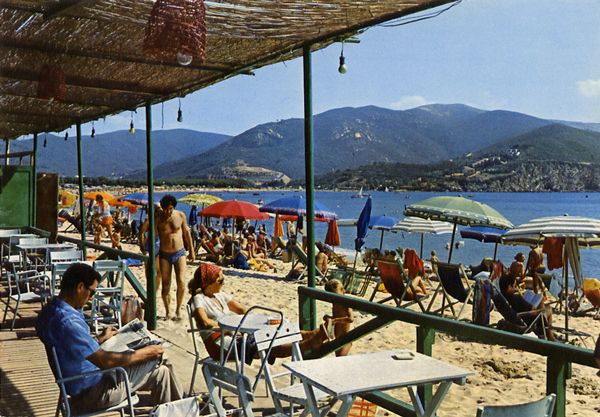 Cartes Postales Pop et Kitsch des années 50, 70 et 70 - Pop and kitsch vintage postcards from the fifties, the sixties and the seventies : Isola d'Elba MARINADA DI CAMPO Un coin de la plage