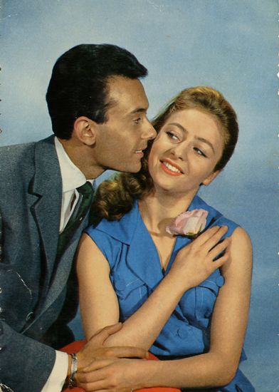 Cartes Postales Pop et  Kitsch des années 50, 70 et 70 - Pop and kitsch vintage postcards from the fifties, the sixties and the seventies : L'amour, encore et toujours