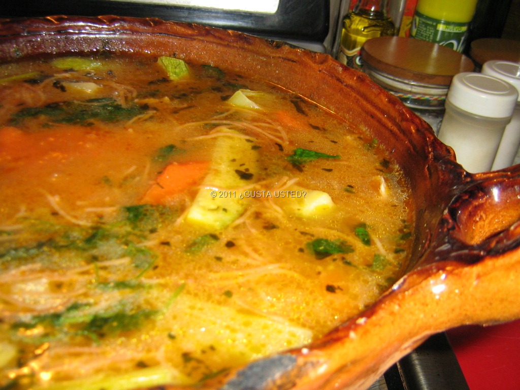 [SOPA DE FIDEO CON POLLO Y VERDURAS (8)[14].jpg]