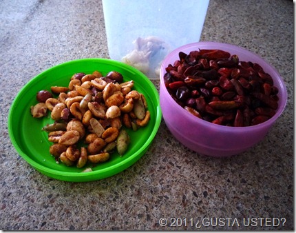 2.- 2 cucharadas de cacahuate, 2 cucharaditas de chile seco