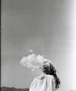 [black and white girl cloud sky[5].jpg]