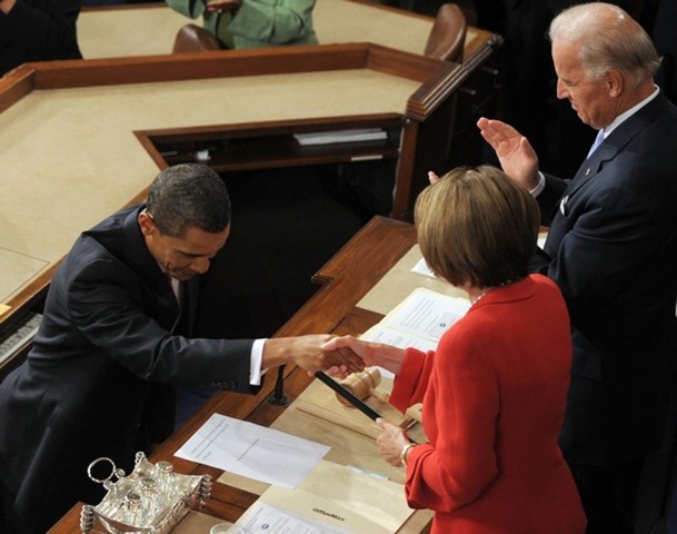 [Obama-bows-his-head-before-Queen-Pelosi[5].jpg]