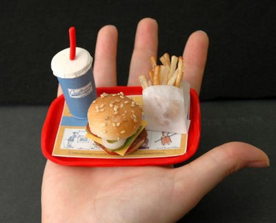 [worlds-smallest-burger[3].jpg]