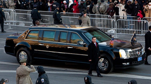 [presidentobamatakesinauguralrideinpr[1].jpg]