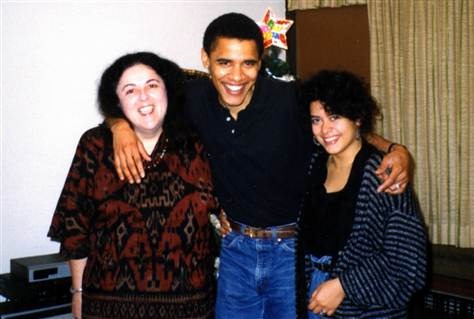 [g-tdy-110412-obama-mom-sister-830a_grid-6x2[4].jpg]