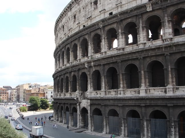 [Colosseum-www.wonders-world-006[2].jpg]