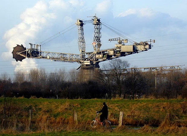 [LargestDiggingMachine083.jpg]