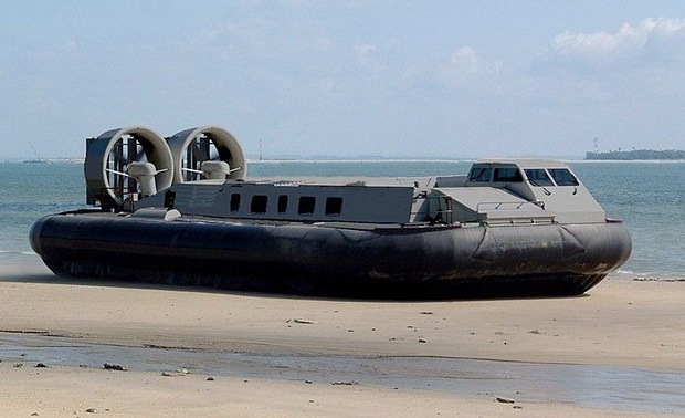 [Hovercraft Civilian and Military Applications 16[2].jpg]