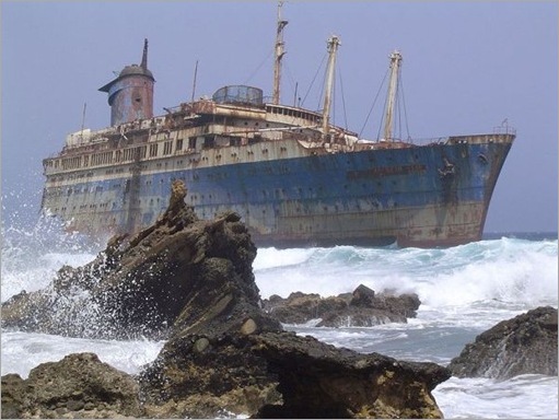 Amazing Above-Water Shipwrecks_2