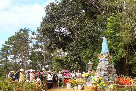 đức mẹ măng đen
