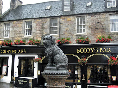 Greyfriars Bobby statue in Edinburgh, Scotland