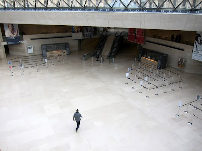 Empty ticket lines in the Louvre on a private after-hours tour in Paris