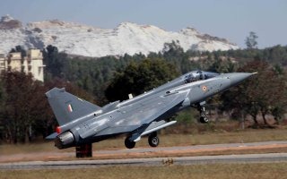20110316-Indian-Air-Force-Light-Combat-Aircraft-Tejas-Wallpaper-03-TN