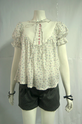 Gypsy blouse with ribbon tie. Tiny pink & blue flowers on white cotton. MPDR0409-009 S$33.90 PTP: 15" STH: 22"