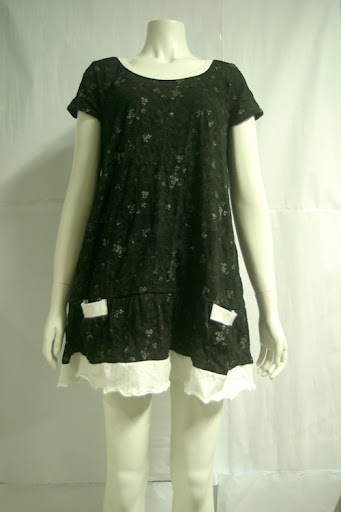 "Woodstock" Black floral granny tee dress with pockets. MPMIS0409-003 S$ 29.90 PTP:16" STH: 31"