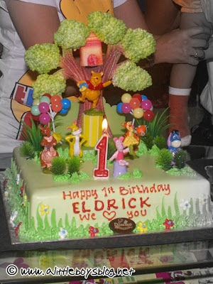 Pooh Birthday Cake