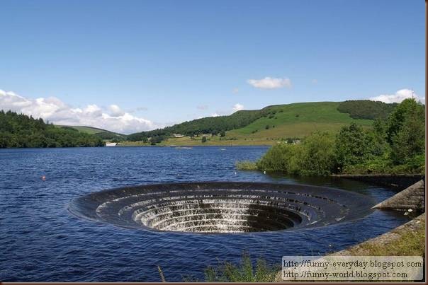 glory-hole-in-water-ladybower-dam