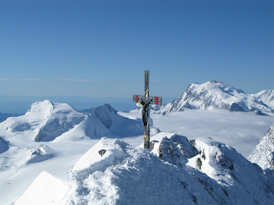 Gipfelkreuz mit Monte Rosa 