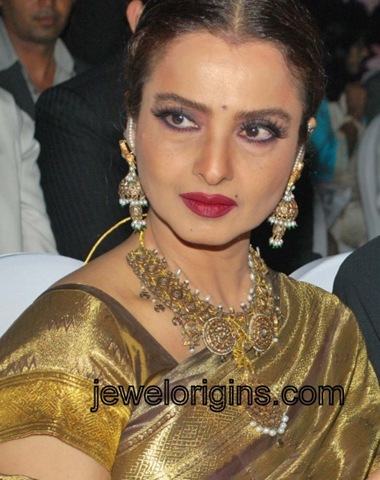 [Rekha_Gold_necklace[1].jpg]