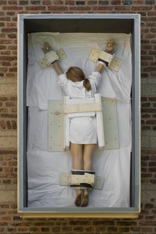 [Cattelan-untitled-2008[8].jpg]