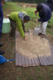 水分の具合を調べます。