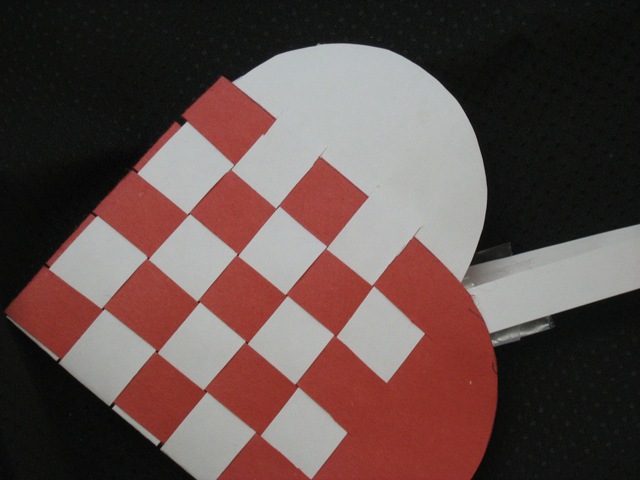 [Danish paper heart basket[2].jpg]