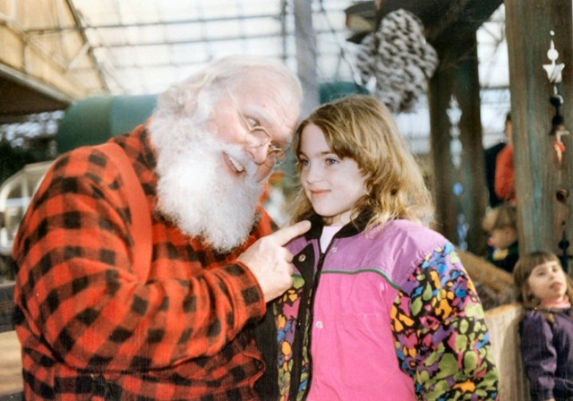 [1991 12 Elinor has a chat with the Bachman's Santa[3].jpg]