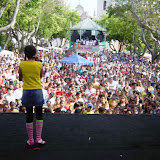 filha do pastor Arlindo traz mensagem ao povão.JPG