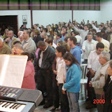 adultos e crianças que se renderam a Jesus.JPG