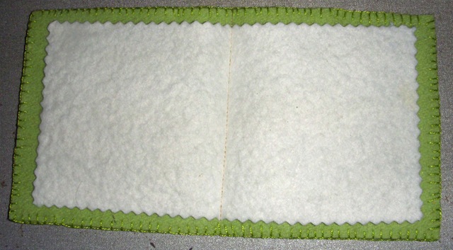 [0810 Needle book  sent open[2].jpg]