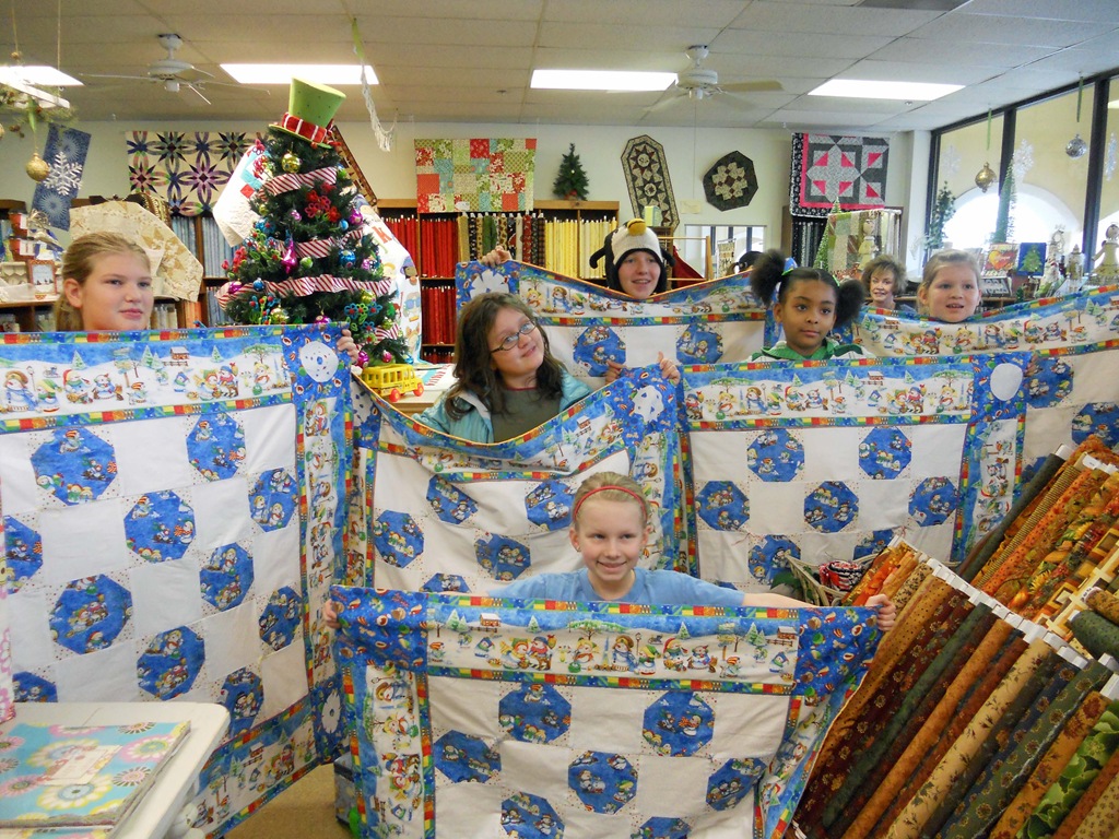[1210 Kids with quilts[3].jpg]