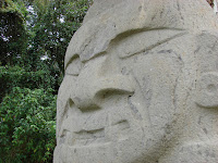 Detalle de la estatua femenina MSS