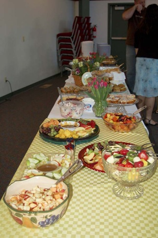[2010_0404_Easterbreakfast-6-w[2].jpg]
