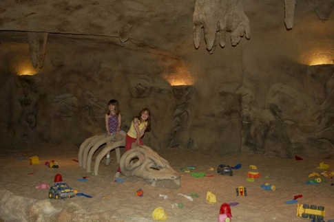 [2010_0611_Bryce_14thbirthdayparty-11w[2].jpg]