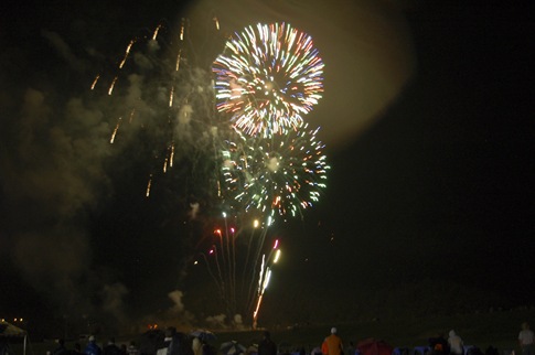 [2010_0704_AFA-fireworks-56[2].jpg]