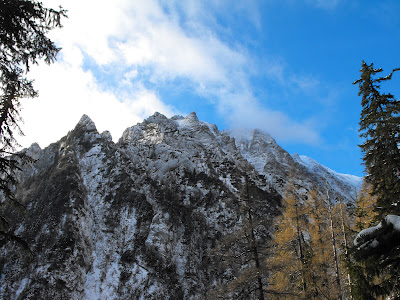 Peretele Albișoarelor și Vârful Picăturii