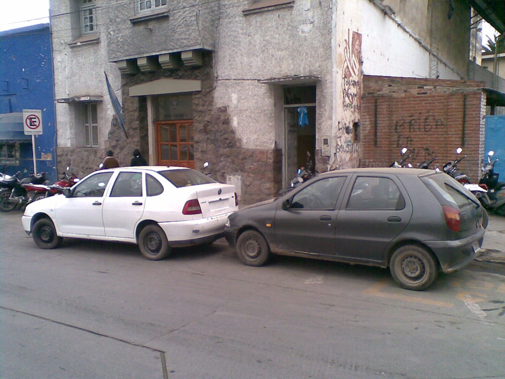 [Mal Estacionados - 24_08_10 (2)[5].jpg]