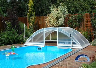 abri piscine klasik : vue d'un abri de piscine klasik intégré à un jardin abri piscine klasik : vue d'un abri de piscine klasik intégré à un jardin