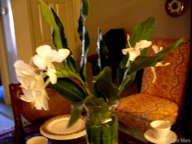 [Ginger lilies tablescape 006[19].jpg]