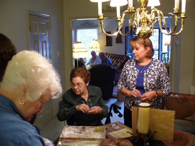 [CindyandSusiesvisit20090724.jpg]