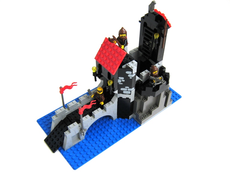 Bricker - Construction Toy by LEGO 6075 Wolfpack Tower