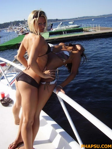 sexy_party_on_boat_6.jpg