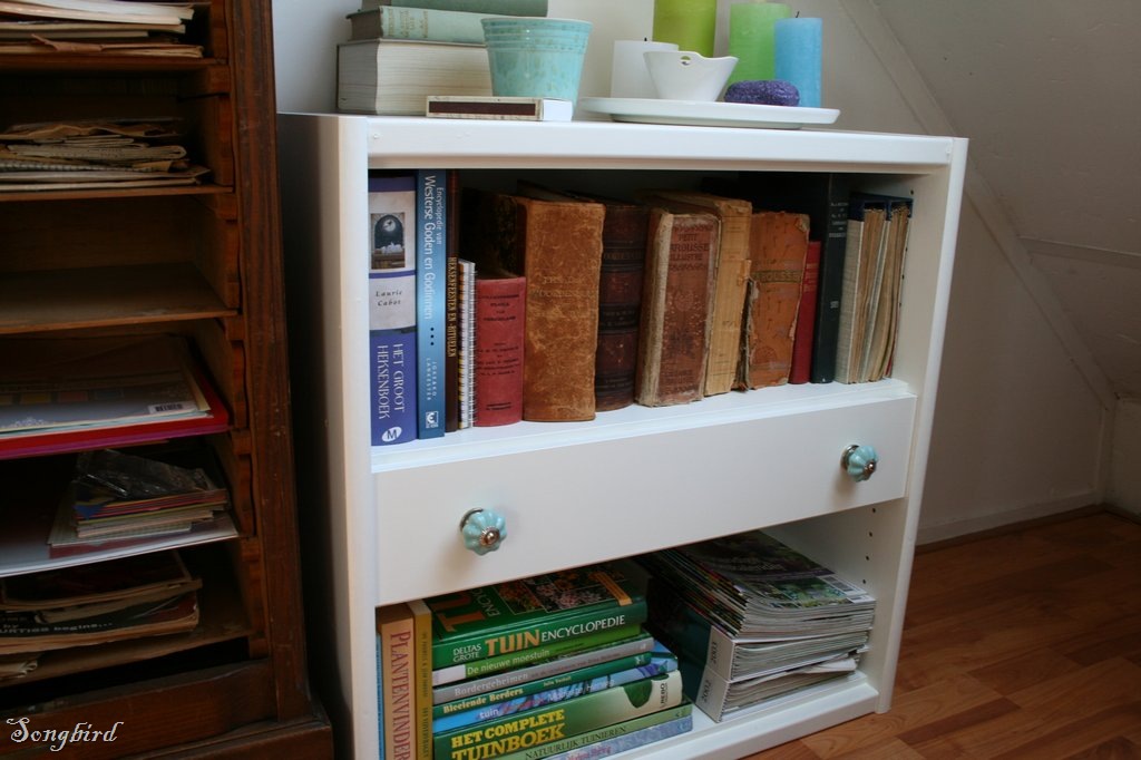 [Bookshelf2.jpg]