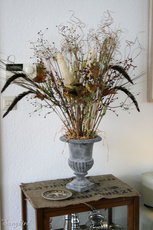 [Fall grassy urn[3].jpg]
