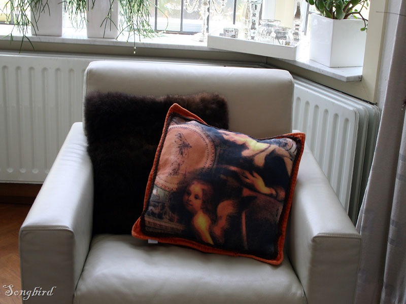[White chair orange pillow[4].jpg]