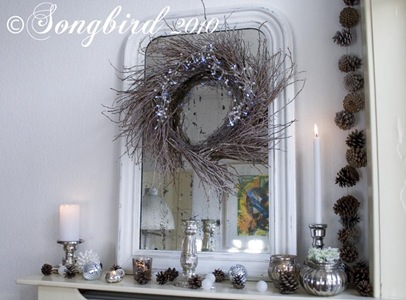 [Christmas-Mantel-Vignette-113.jpg]